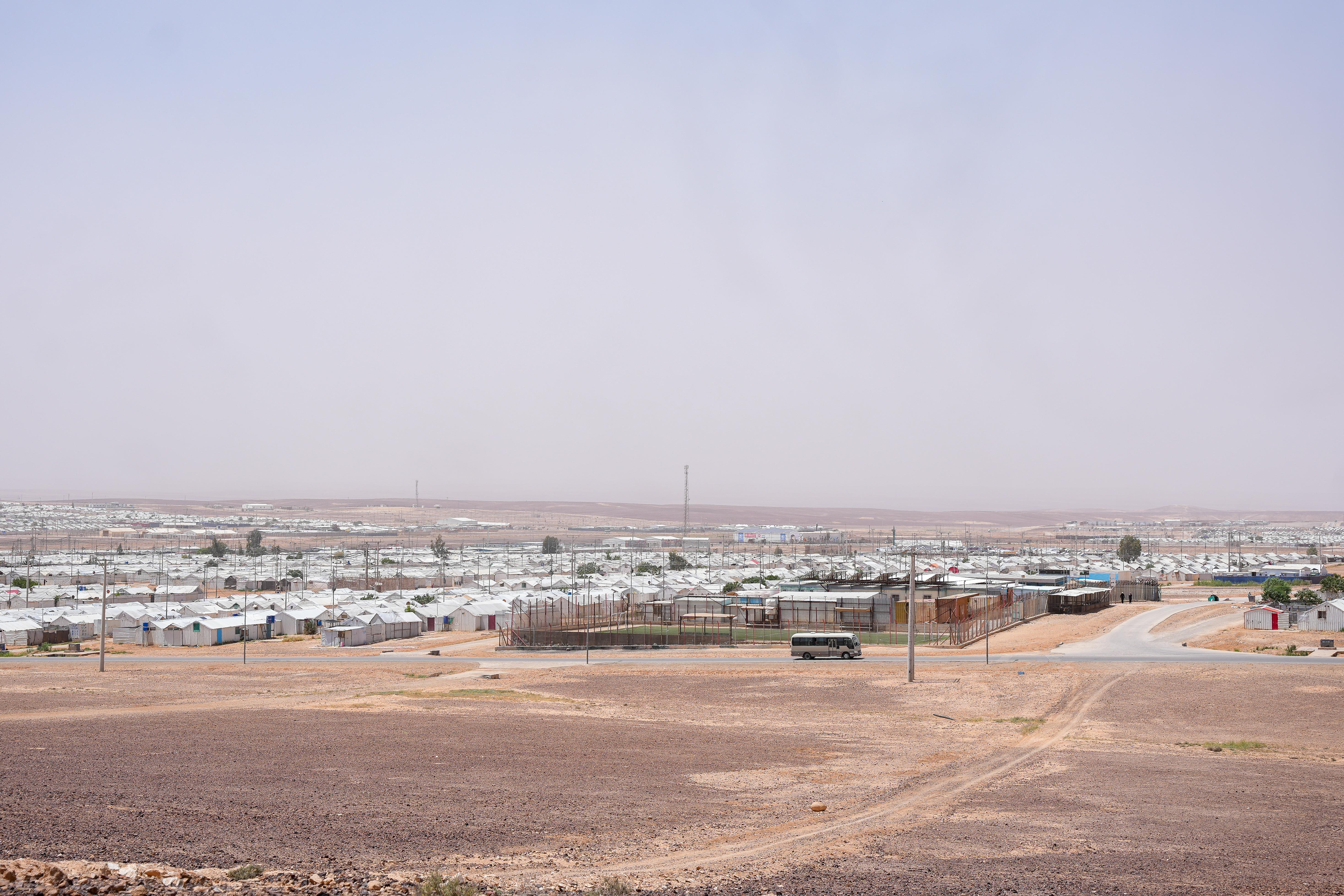 بينما يحتفل مخيم الأزرق بمرور عشر سنوات على إنشائه، تظل الحلول طويلة الأمد بعيدة المنال للاجئين السوريين